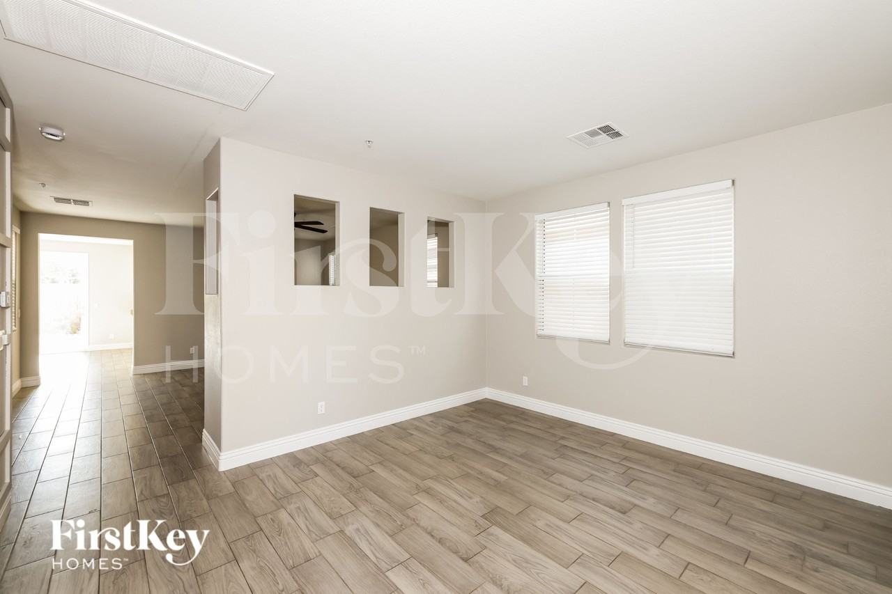 632 Monument Point St - Photo 3 of 19