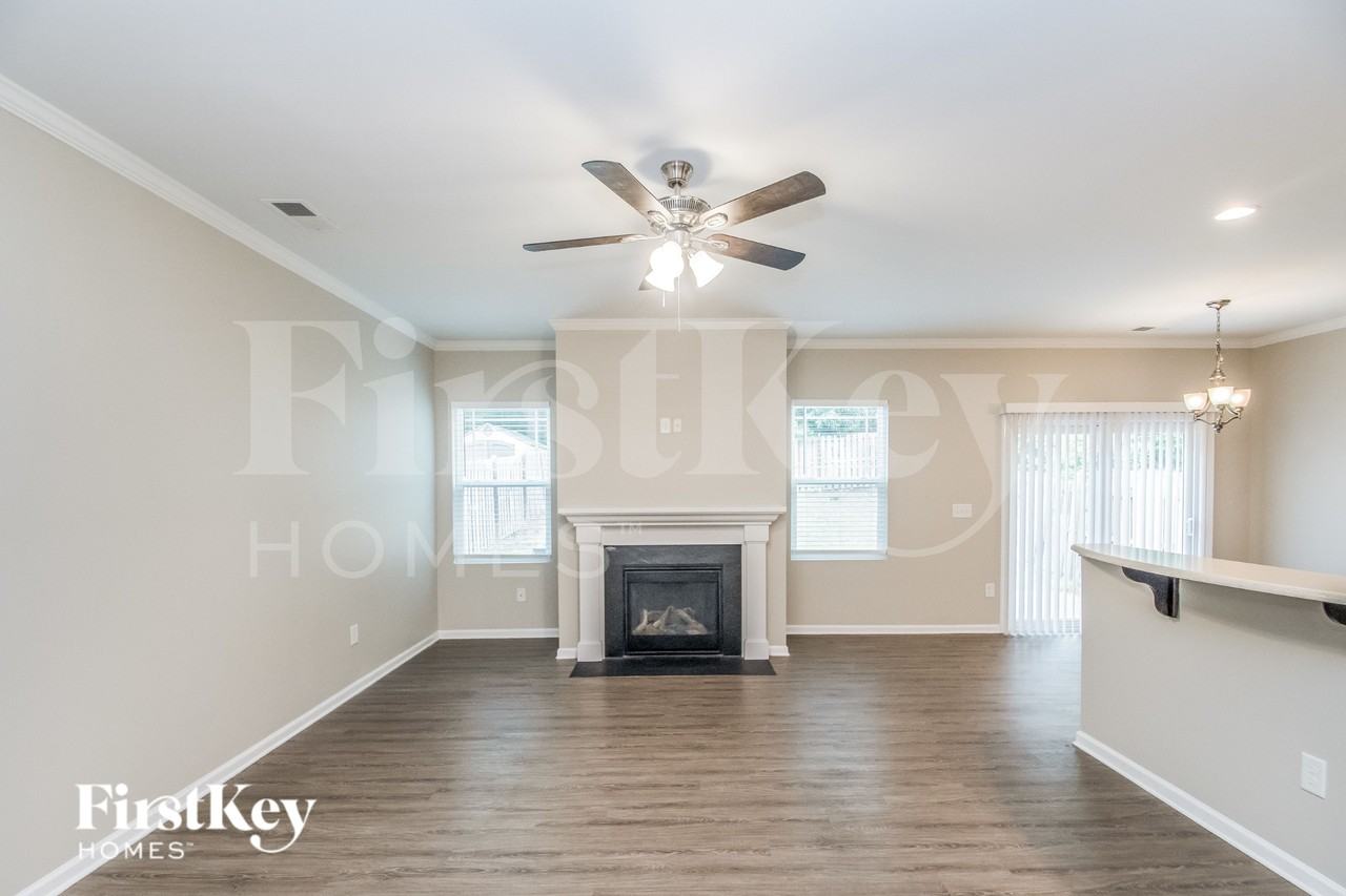 2055 Tanners Mill Dr - Photo 2 of 19