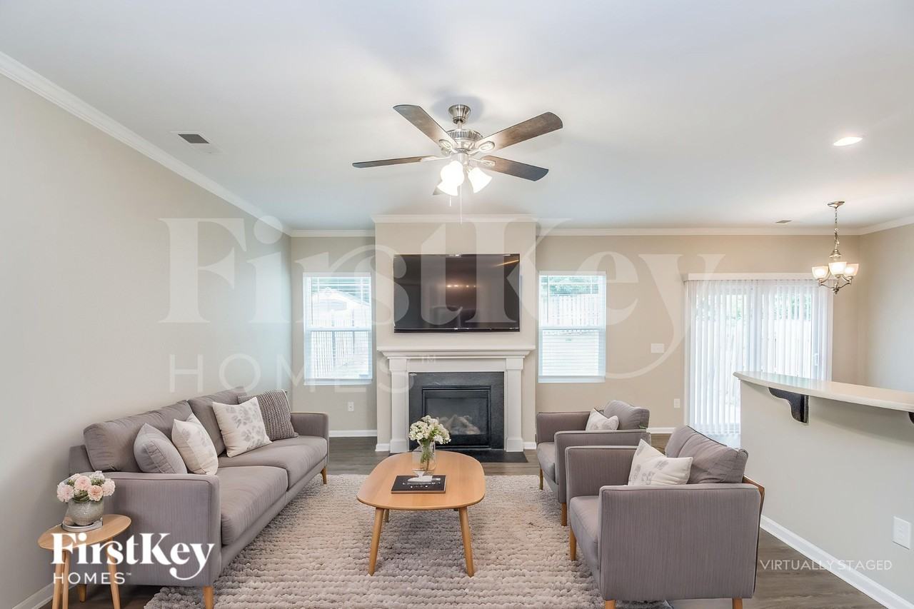 2055 Tanners Mill Dr - Photo 3 of 19