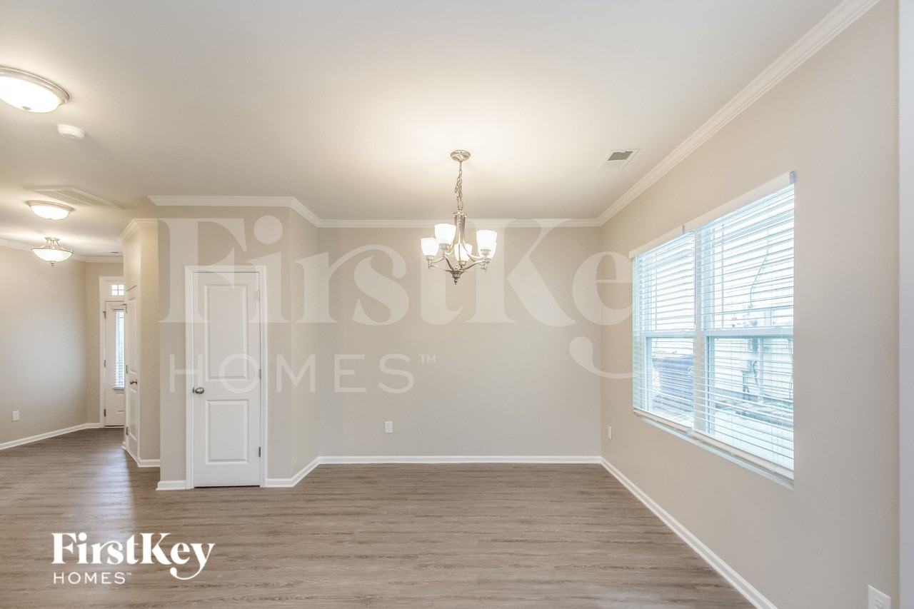 2055 Tanners Mill Dr - Photo 4 of 19