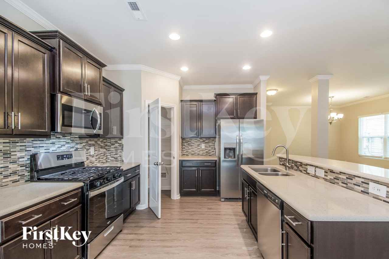 2055 Tanners Mill Dr - Photo 6 of 19