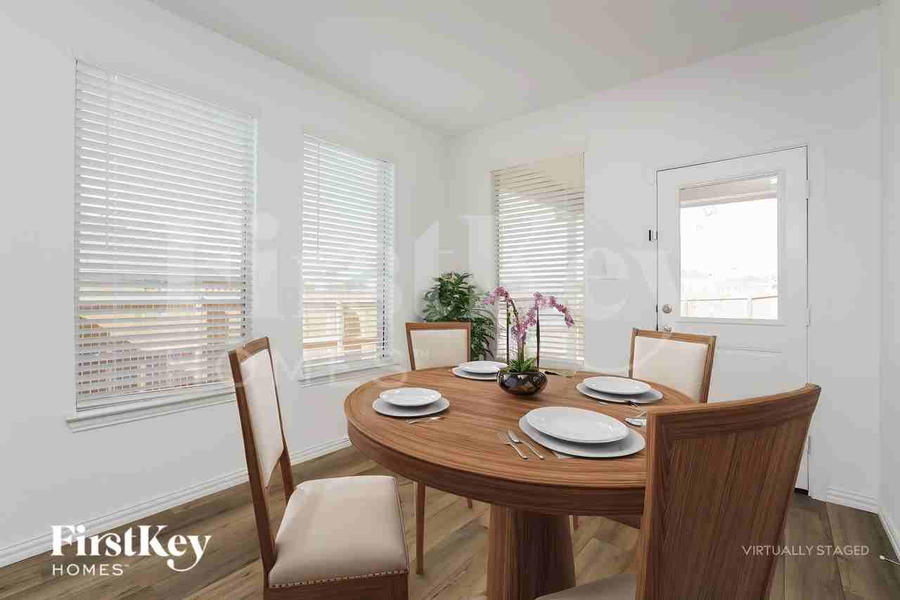 2528 Northcote Dr - Photo 7 of 19