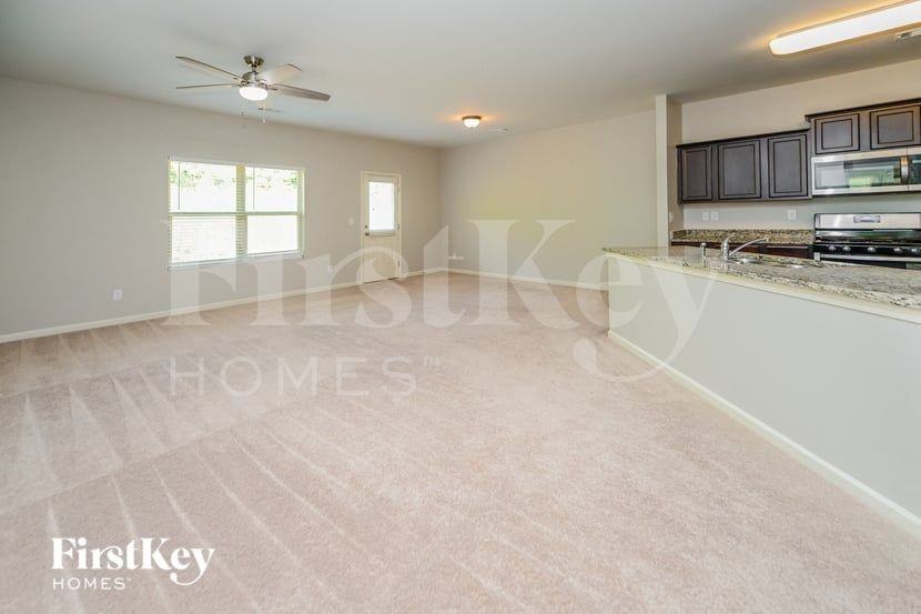 530 Sunrise Ln - Photo 2 of 15