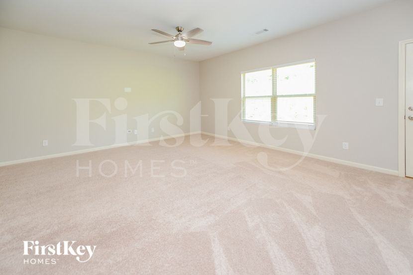 530 Sunrise Ln - Photo 3 of 15