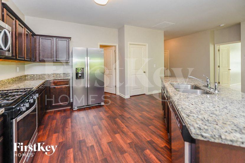 530 Sunrise Ln - Photo 5 of 15