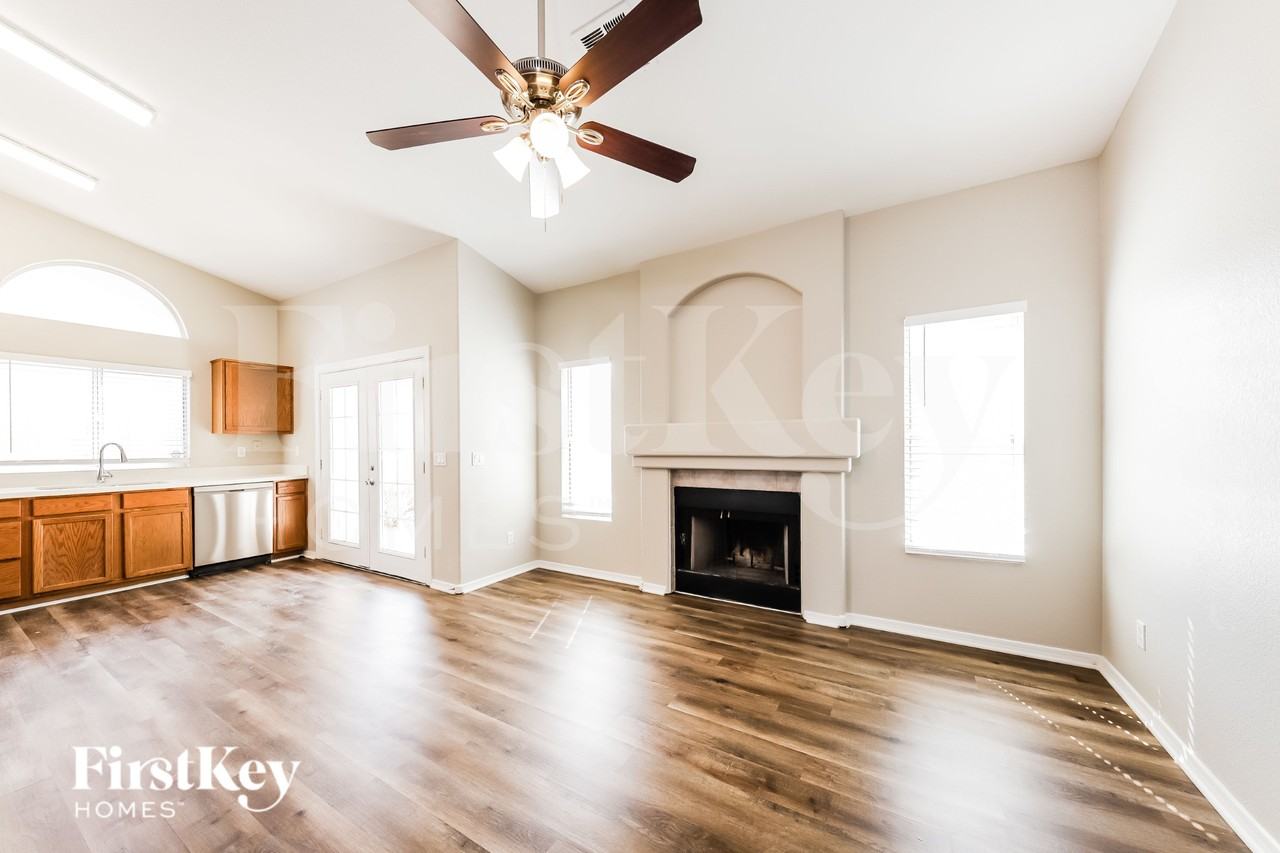 14919 W Honeysuckle Ln - Photo 5 of 15