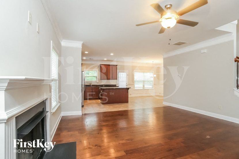 218 Woods Cir - Photo 4 of 15