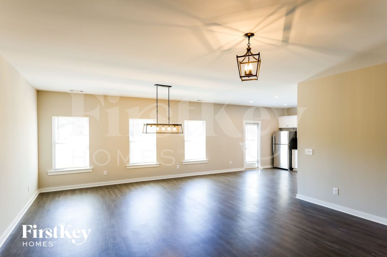 262 W Wolf Rd - Photo 4 of 15