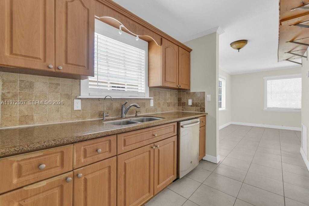 2118 Cleveland St - Photo 4 of 49