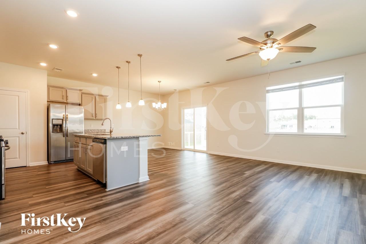 591 Wayton Cir - Photo 3 of 15