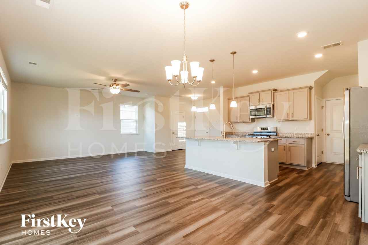 591 Wayton Cir - Photo 4 of 15