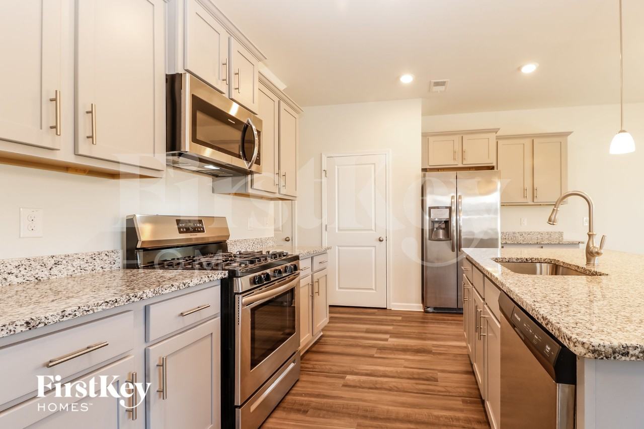 591 Wayton Cir - Photo 5 of 15