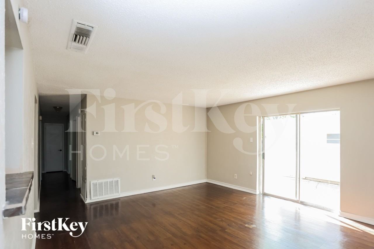 908 Wandering Way Dr - Photo 2 of 16