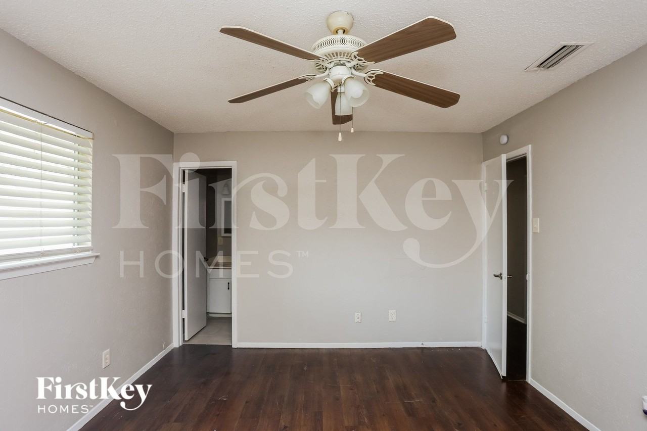 908 Wandering Way Dr - Photo 7 of 16