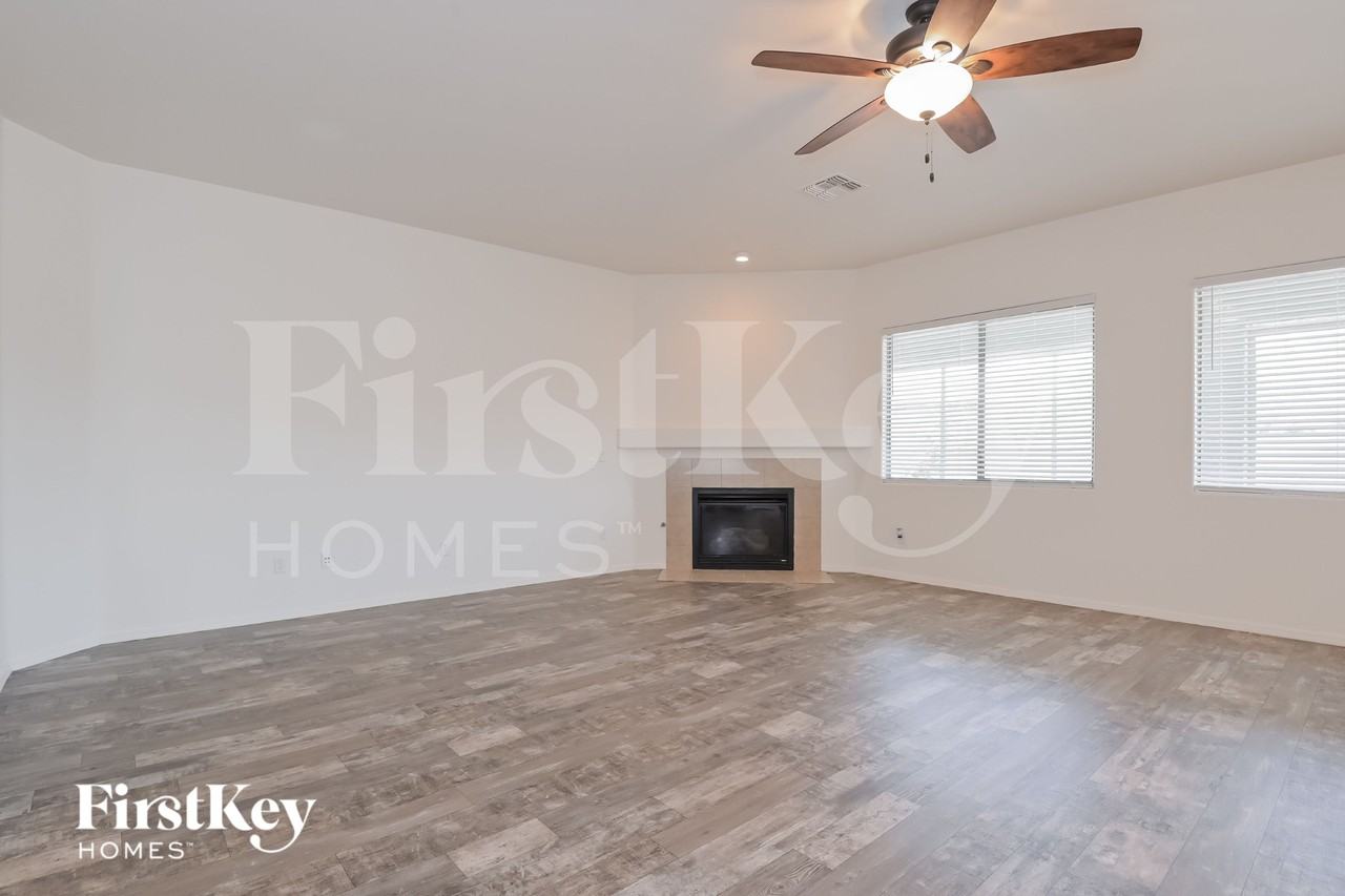 11549 W Amber Stone Dr - Photo 2 of 15