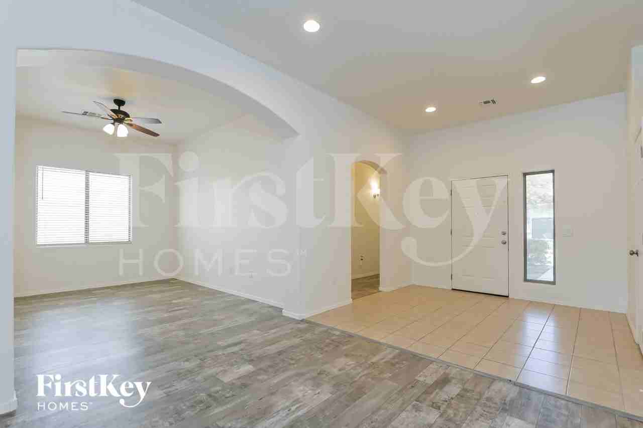 11549 W Amber Stone Dr - Photo 3 of 15