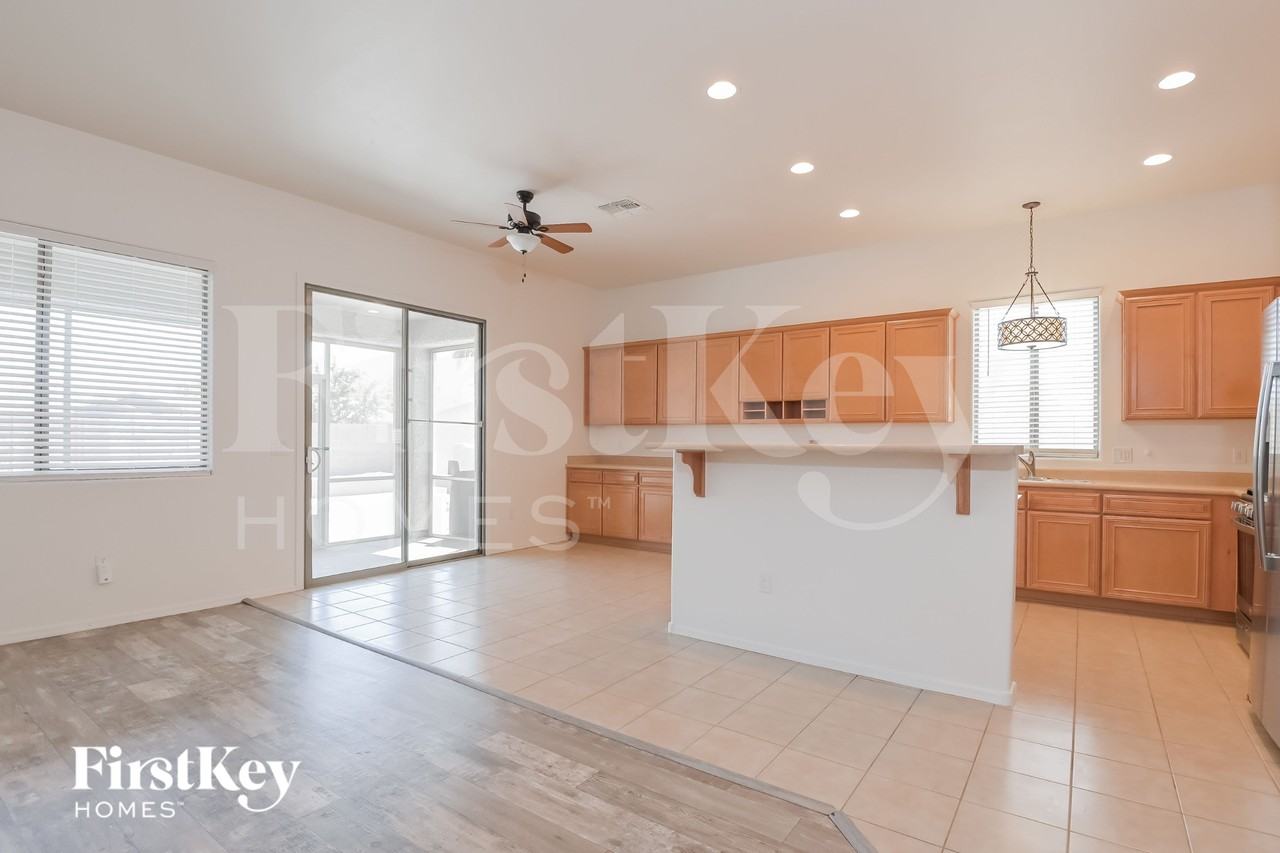 11549 W Amber Stone Dr - Photo 4 of 15