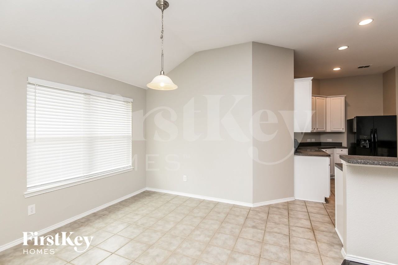 10408 Bradshaw Dr - Photo 4 of 15