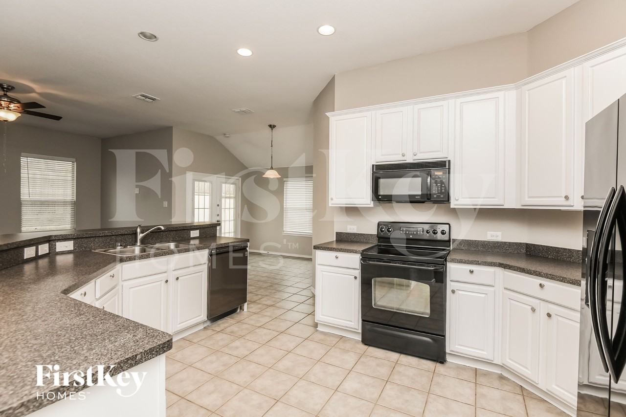10408 Bradshaw Dr - Photo 5 of 15