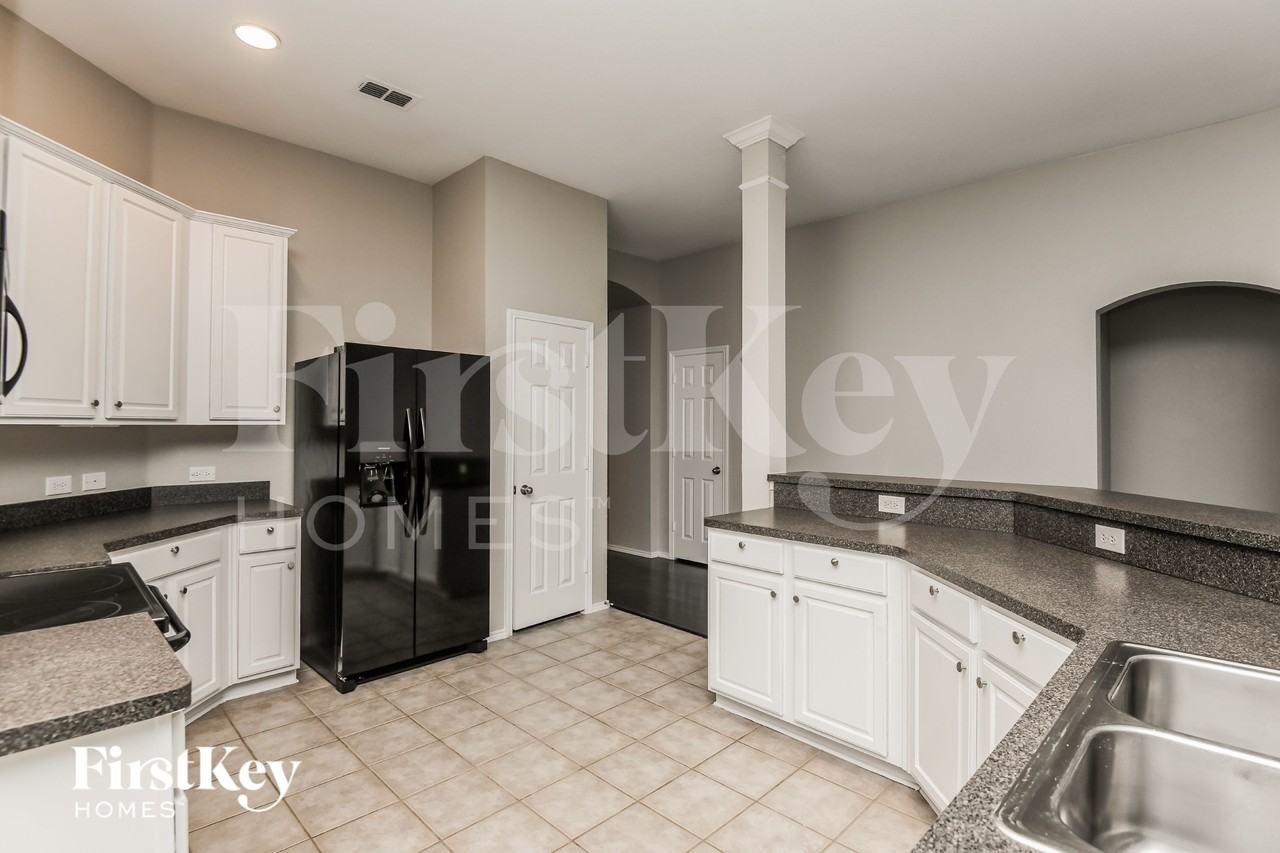 10408 Bradshaw Dr - Photo 6 of 15