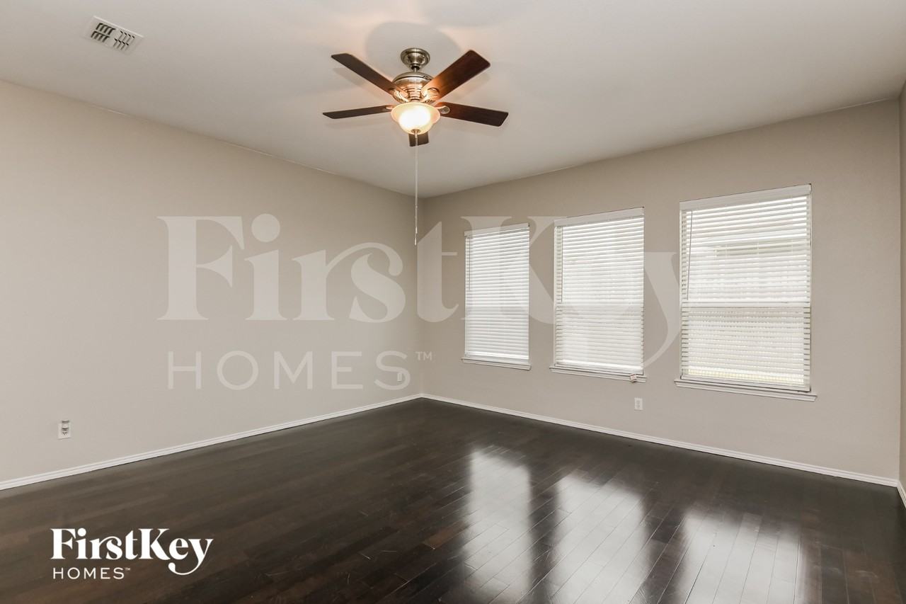 10408 Bradshaw Dr - Photo 7 of 15