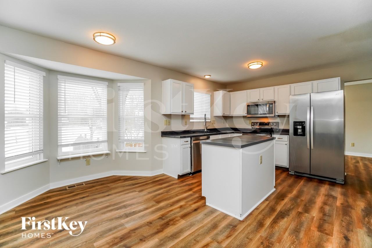 7809 Astra Cir - Photo 5 of 15