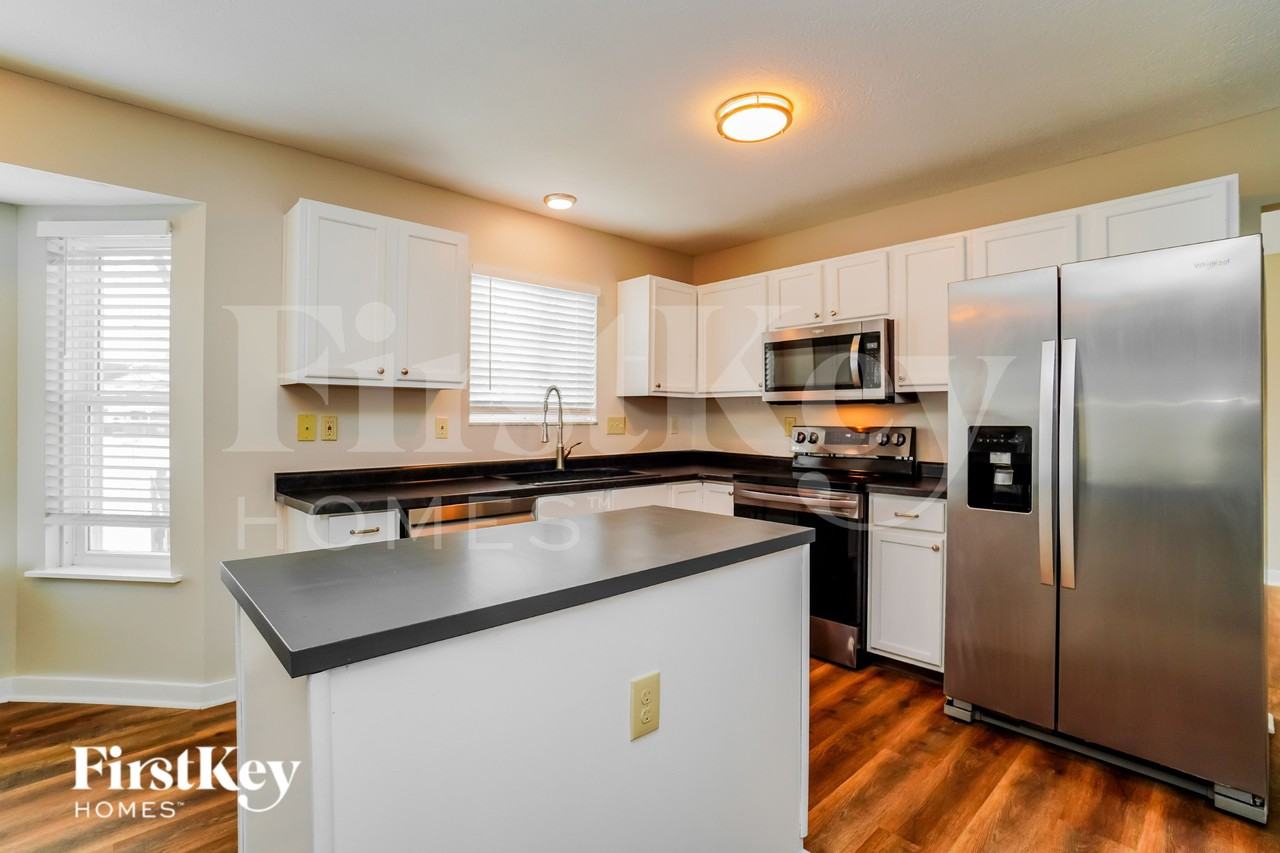 7809 Astra Cir - Photo 6 of 15