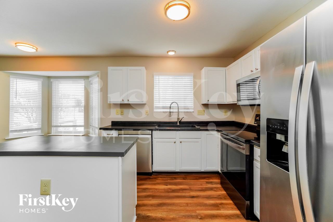 7809 Astra Cir - Photo 7 of 15