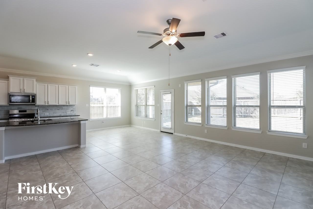 6406 Wolf Run Dr - Photo 3 of 15