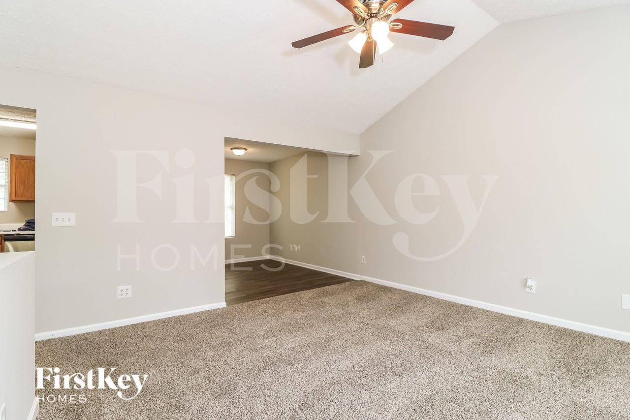 1074 Bridle Creek Dr - Photo 2 of 18