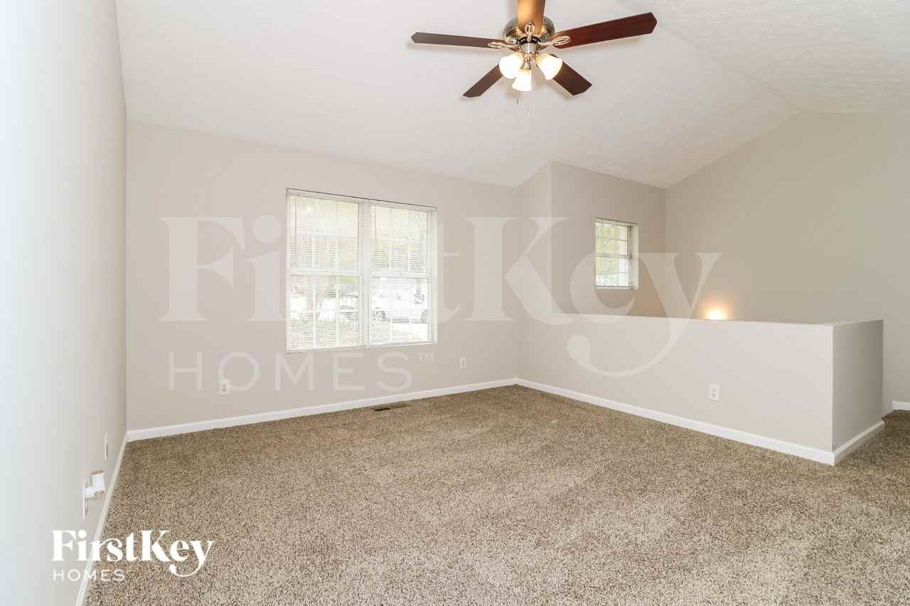 1074 Bridle Creek Dr - Photo 4 of 18