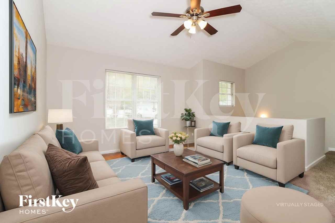 1074 Bridle Creek Dr - Photo 5 of 18