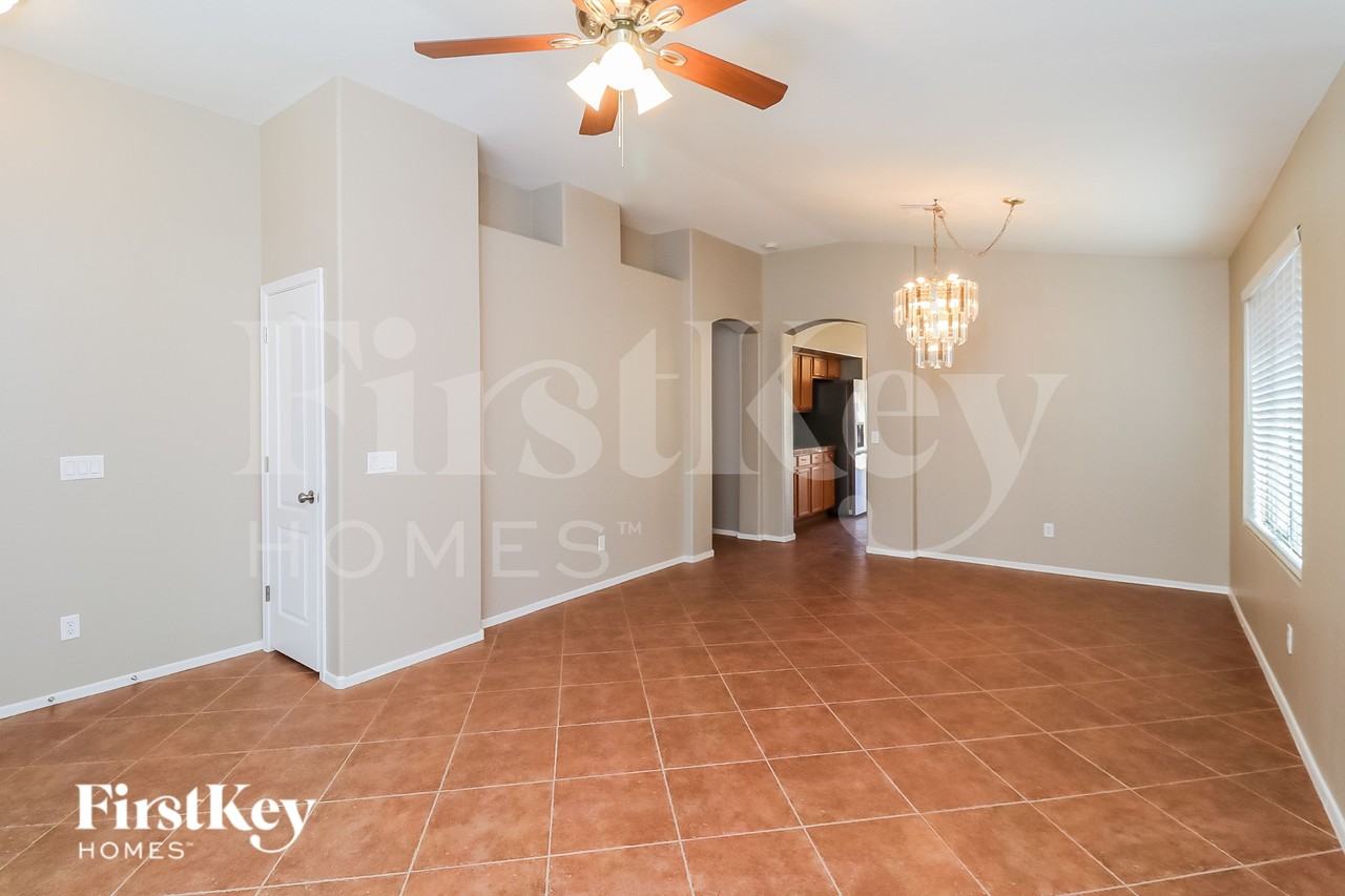 4936 W Glass Ln - Photo 2 of 15