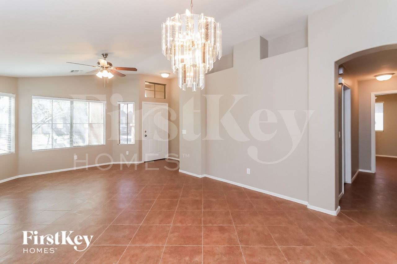 4936 W Glass Ln - Photo 6 of 15