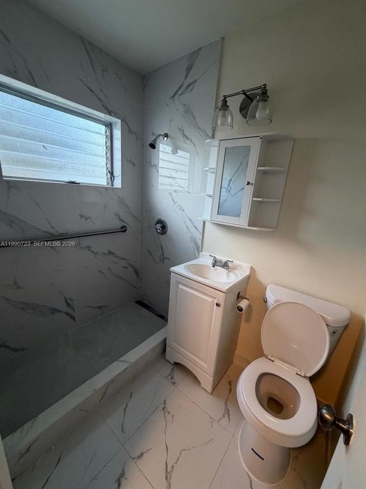 2210 Ne 170th St #2220 - Photo 3 of 19