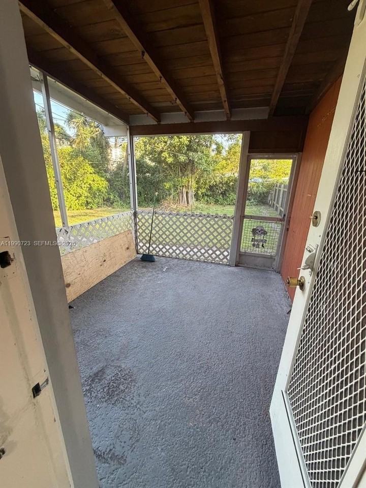 2210 Ne 170th St #2220 - Photo 4 of 19