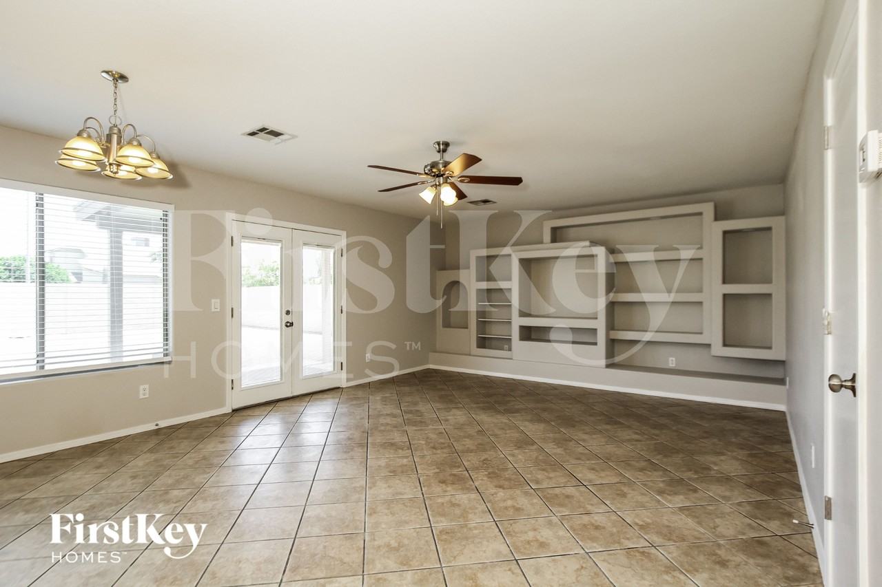 18039 N 89th Dr - Photo 4 of 15