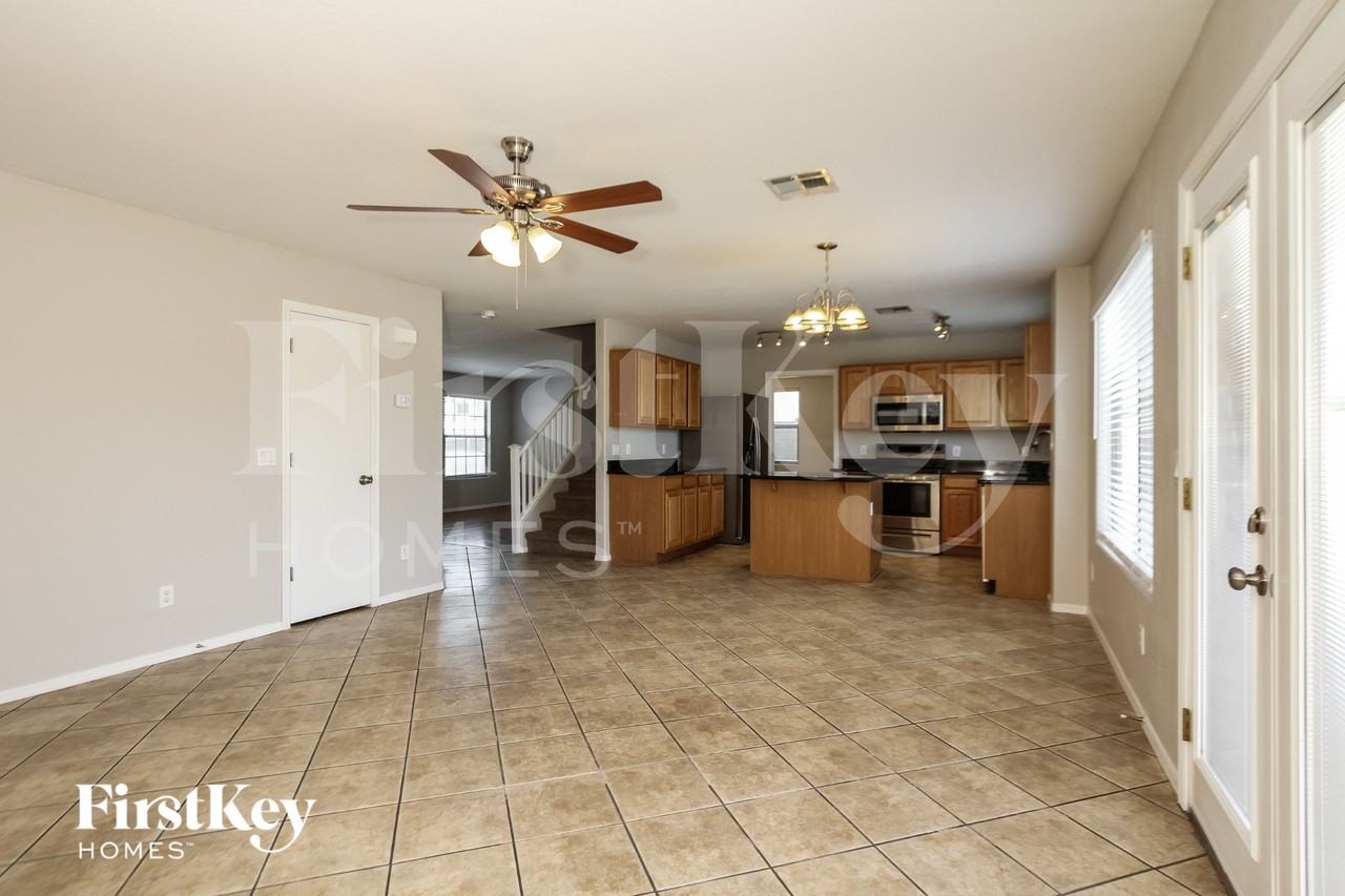 18039 N 89th Dr - Photo 5 of 15