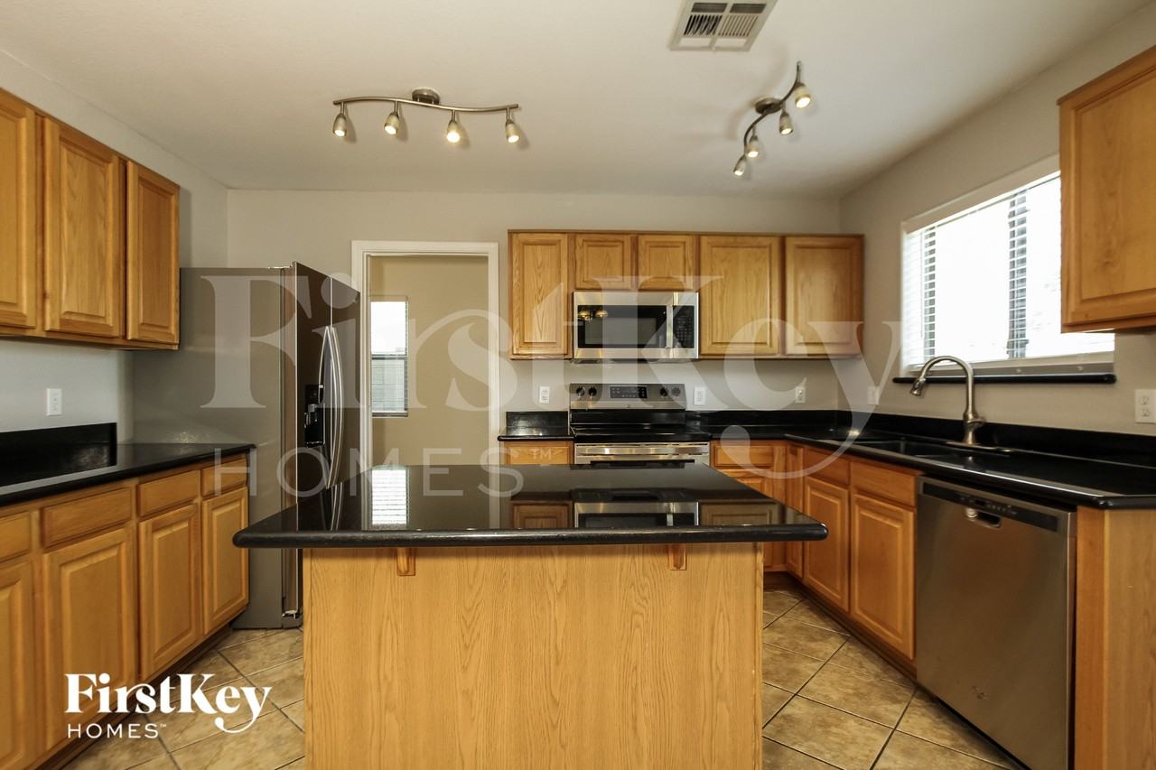 18039 N 89th Dr - Photo 6 of 15