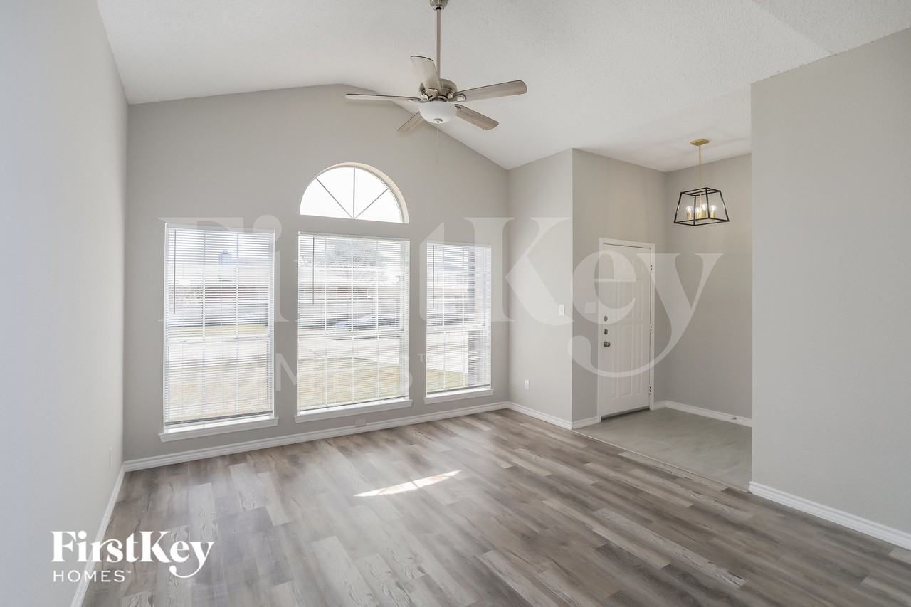 8136 Iris Cir - Photo 2 of 15