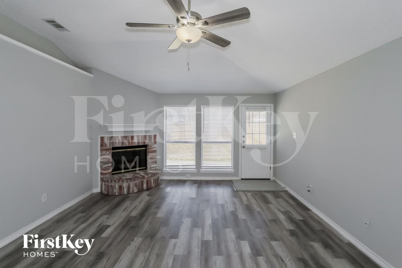 8136 Iris Cir - Photo 3 of 15