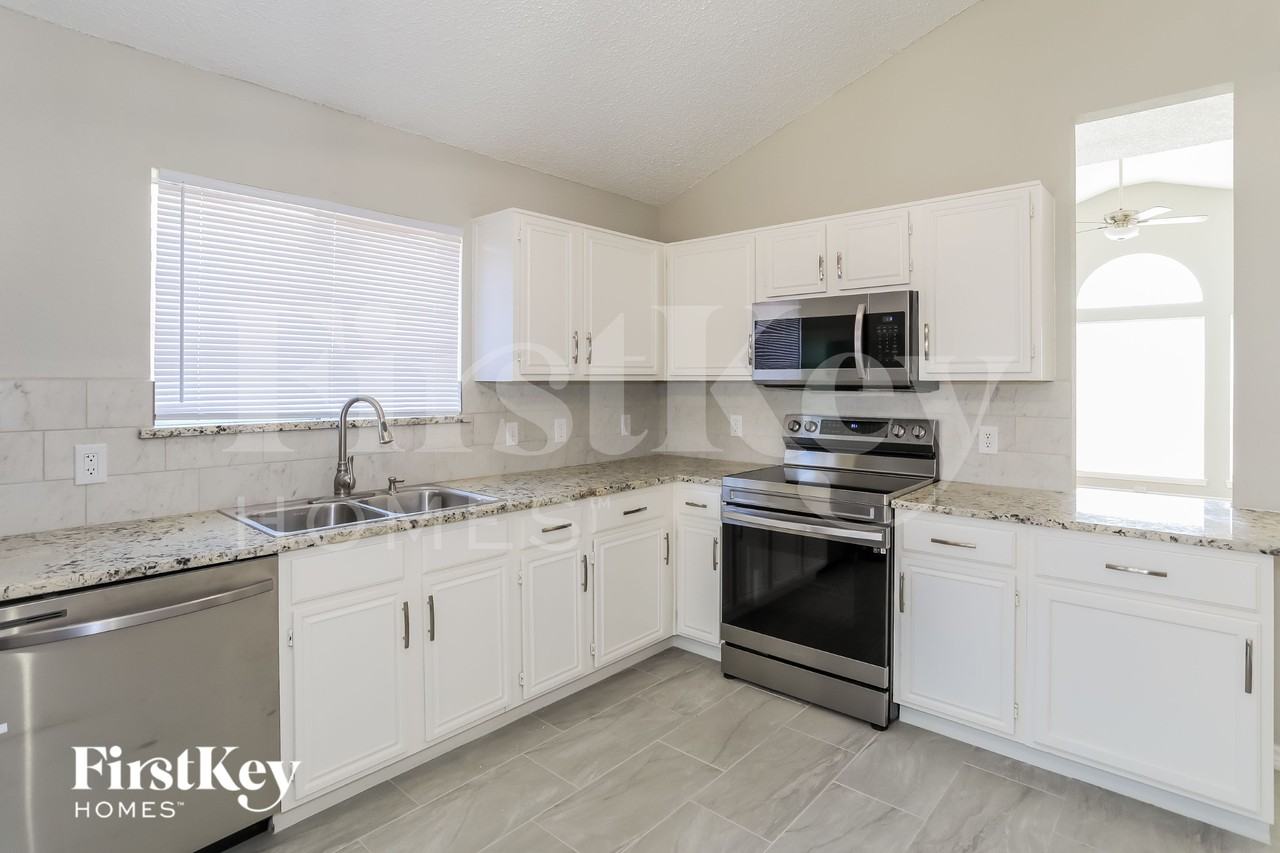 8136 Iris Cir - Photo 6 of 15