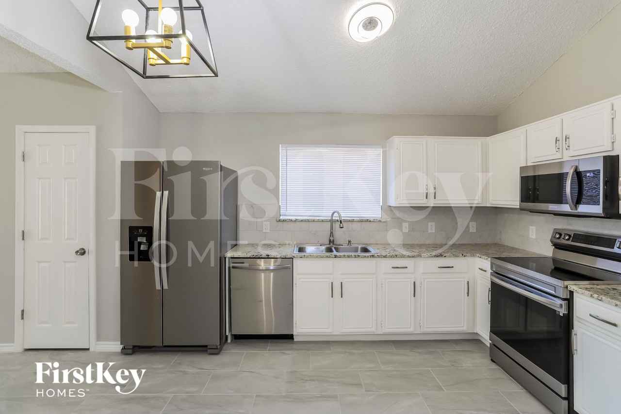 8136 Iris Cir - Photo 7 of 15