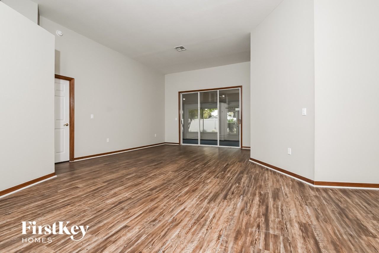 5349 Montserrat Dr - Photo 3 of 15