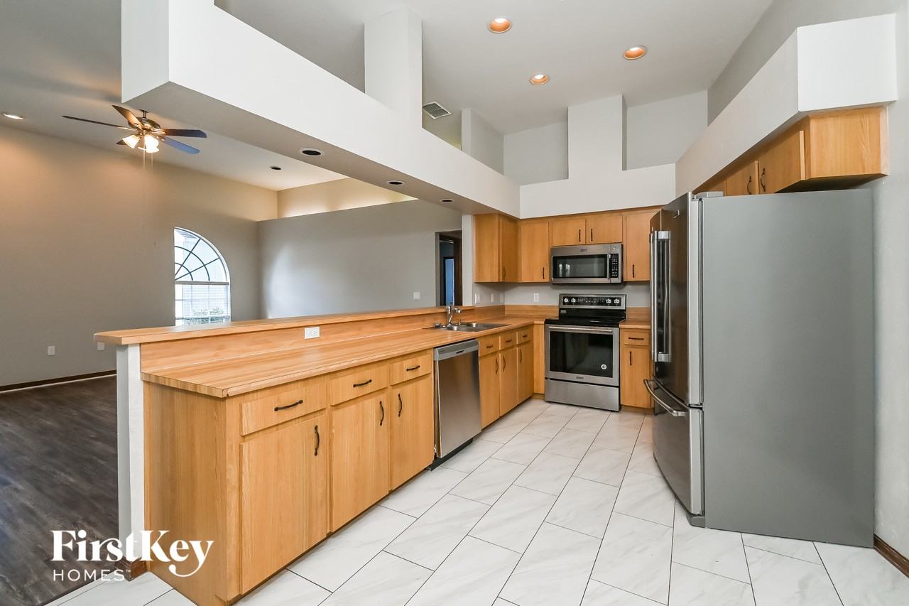 5349 Montserrat Dr - Photo 4 of 15