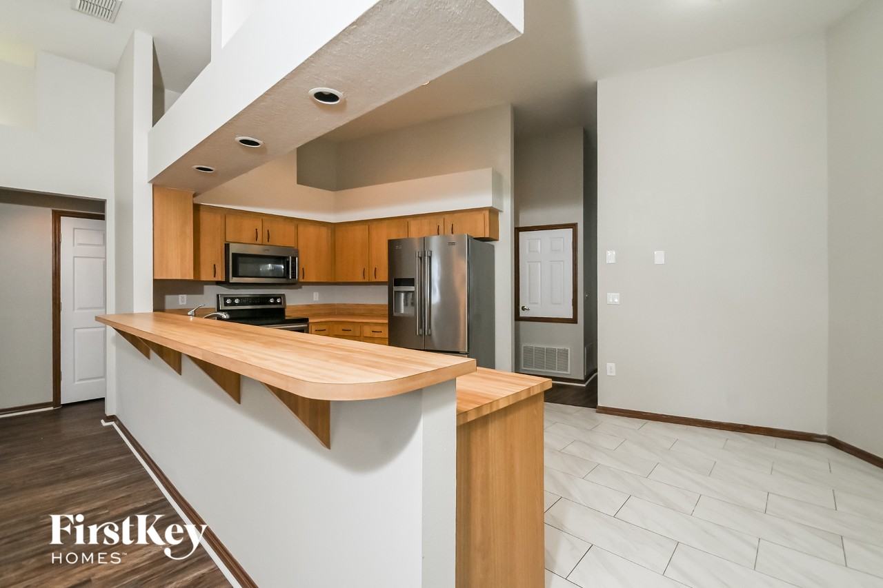 5349 Montserrat Dr - Photo 5 of 15