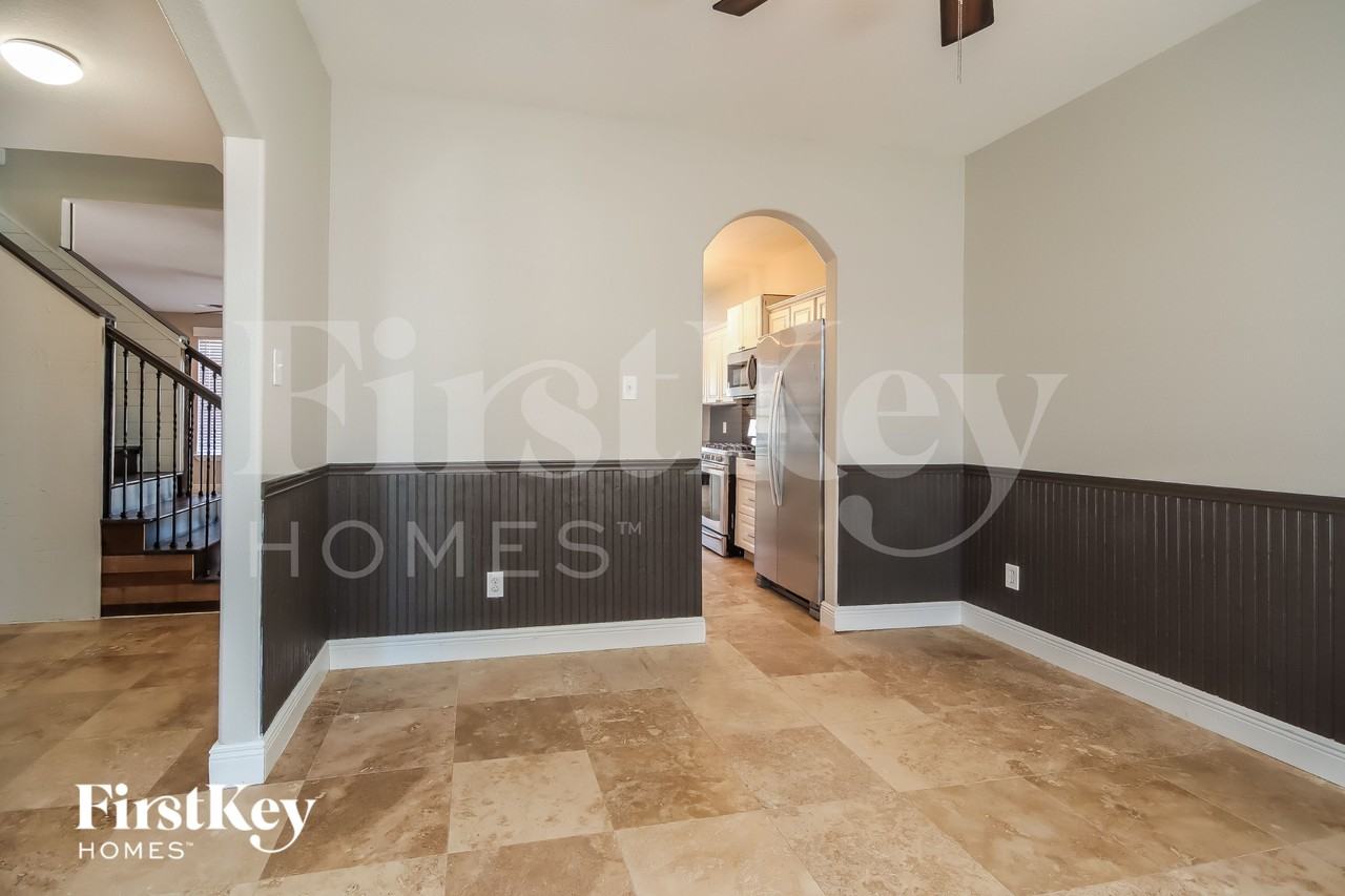 8306 White Willow Ln - Photo 3 of 15