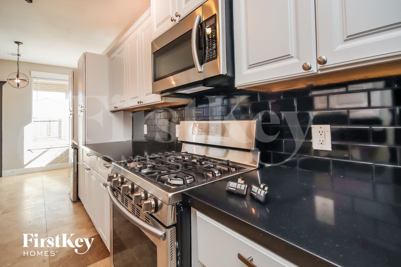 8306 White Willow Ln - Photo 6 of 15