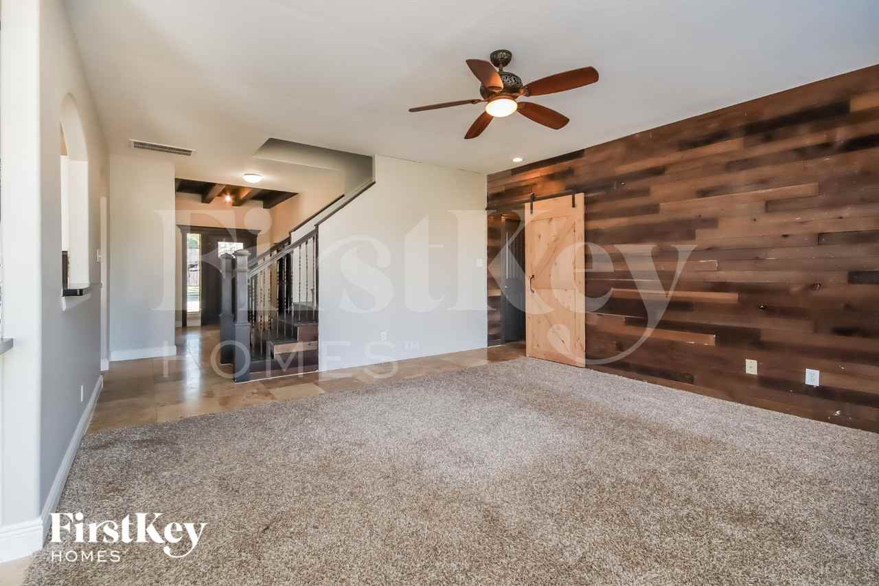 8306 White Willow Ln - Photo 7 of 15