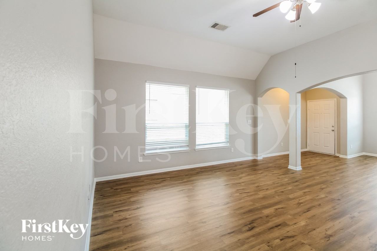 4810 Bay Vista Dr - Photo 4 of 16